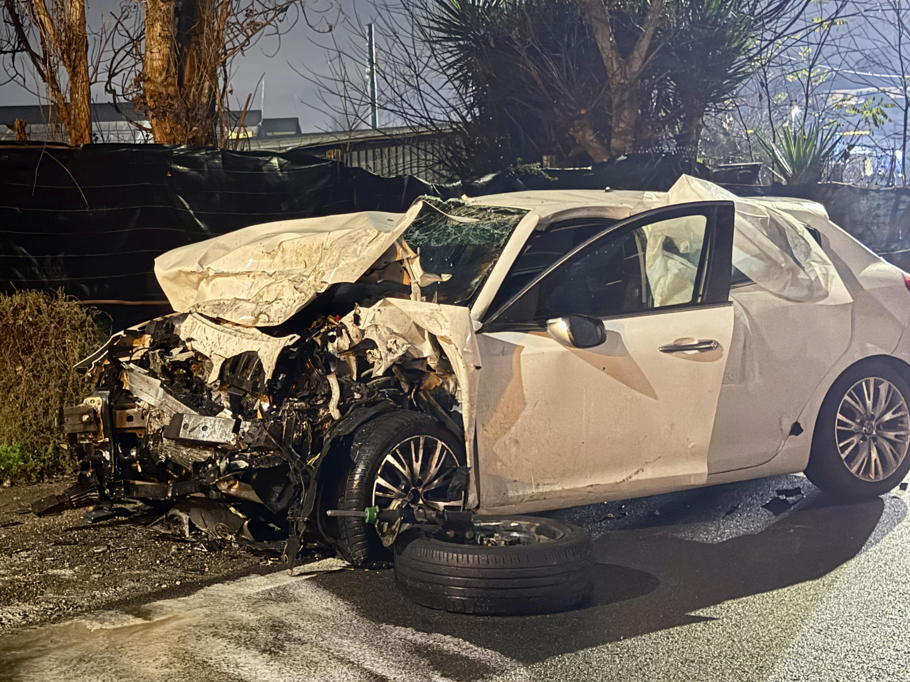 Scontro fra due auto a Roma, morti una donna e un ragazzo di 16 anni