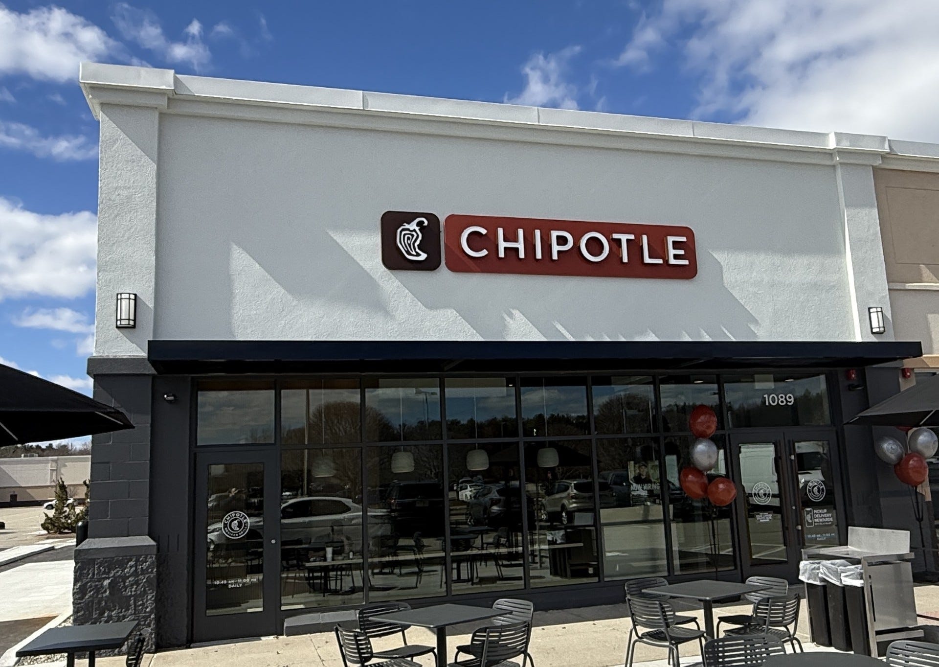 Chipotle opens first Belvidere location with drive‑thru lane