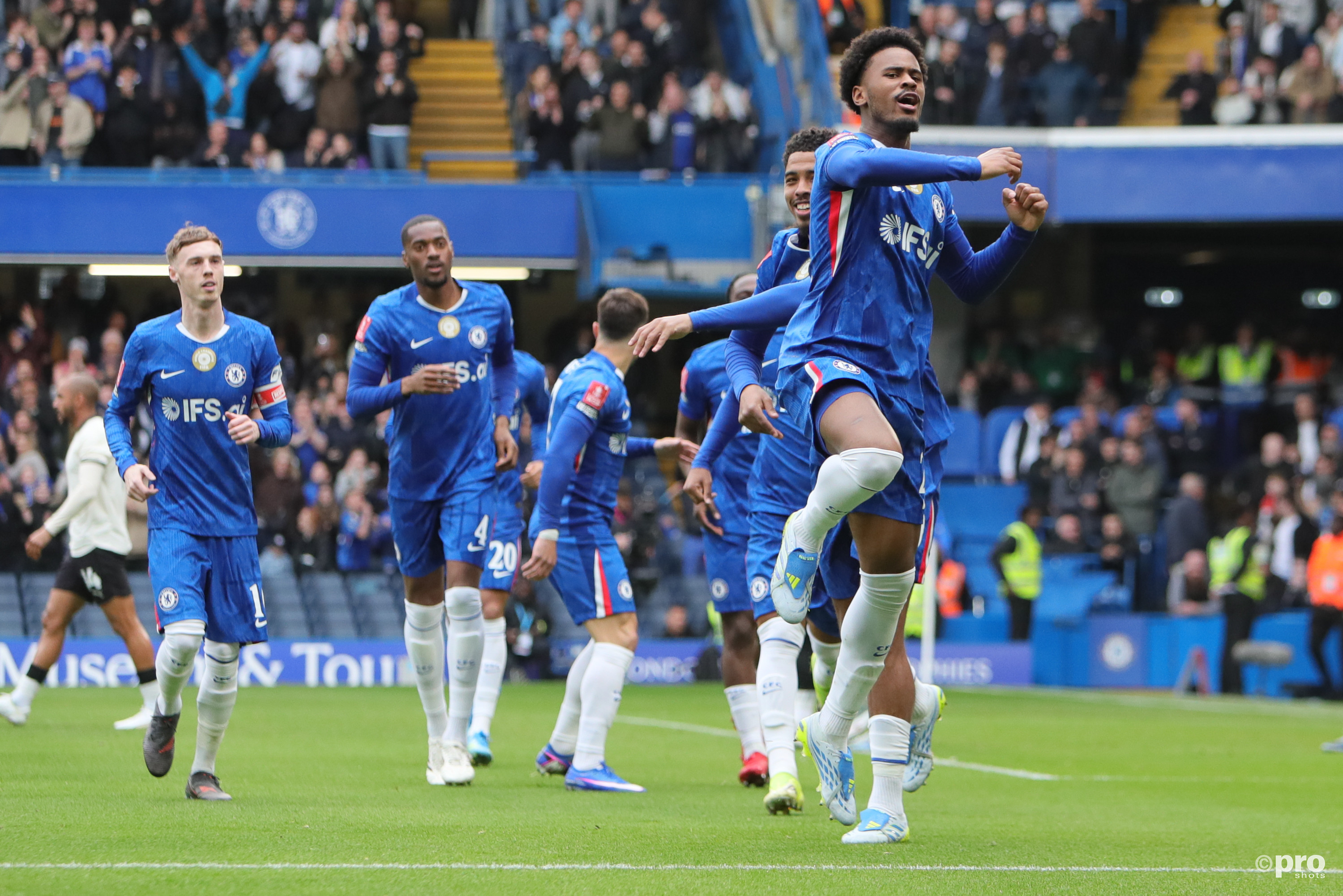 Chelsea boekt ruime overwinning en bekert verder, Hato trefzeker