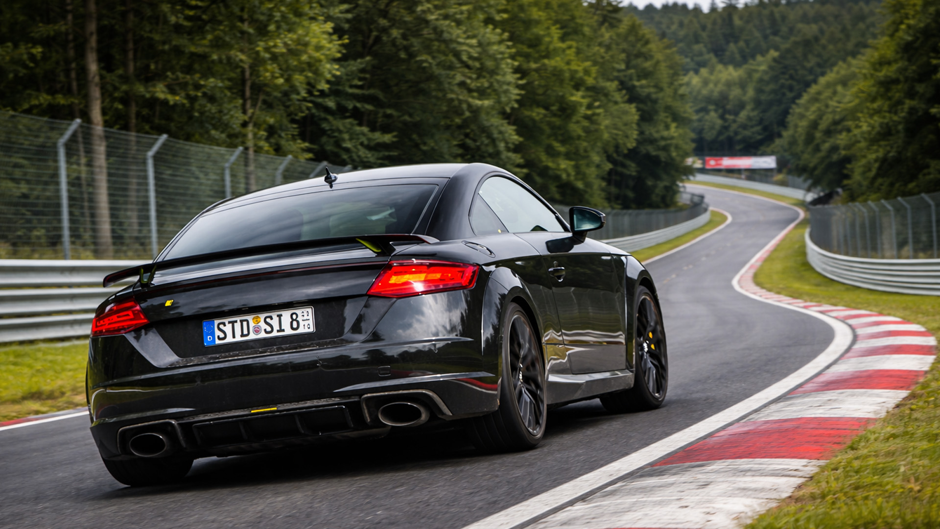 Audi TT RS full attack on Nürburgring track with brutal performance