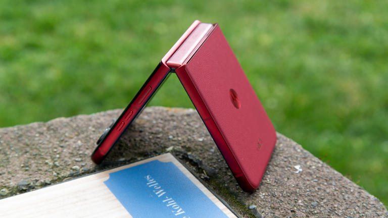 My 5 biggest takeaways after using the Motorola Razr Ultra 2025 for a year