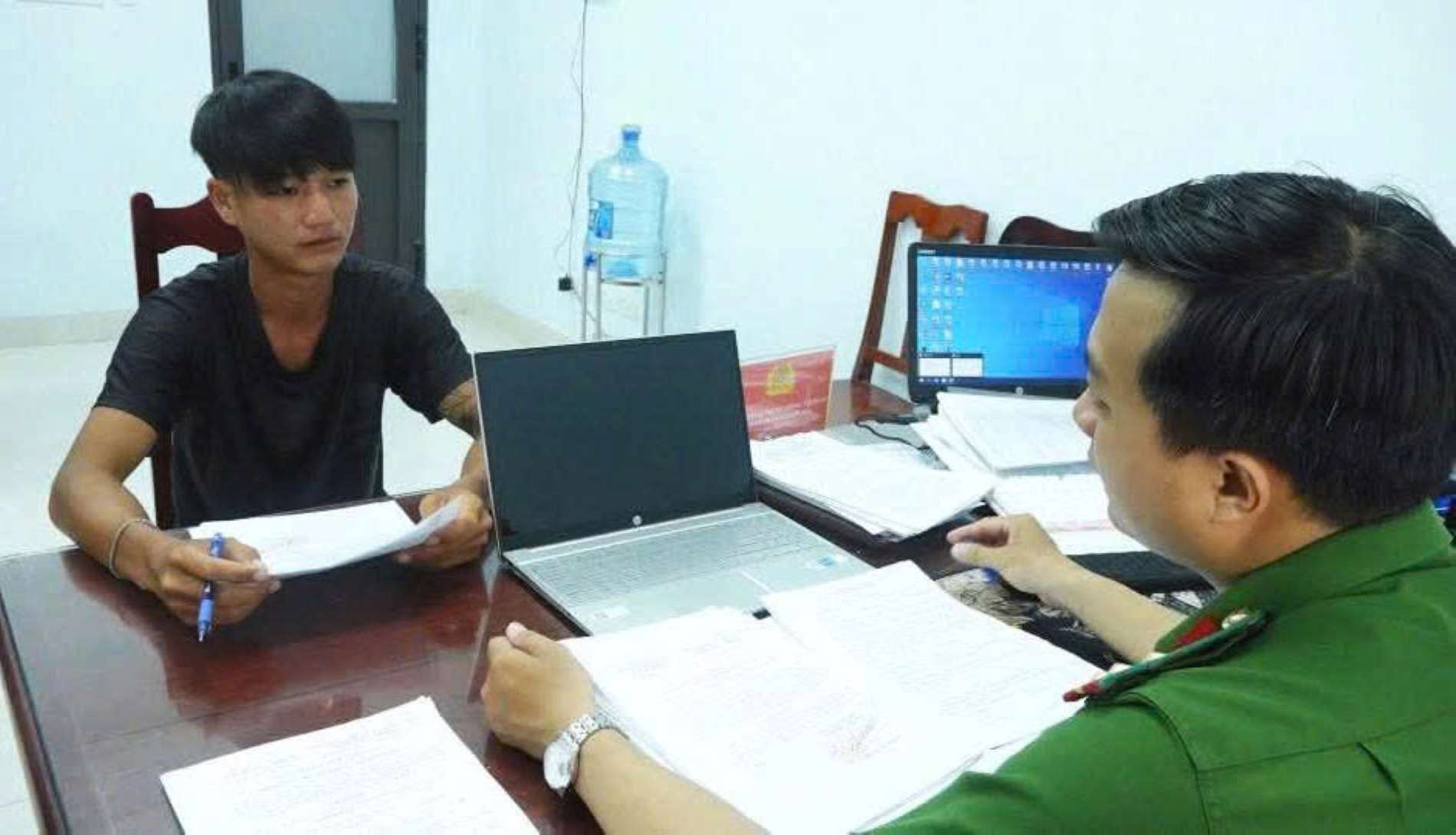 Tạm giam nghi phạm dùng vũ khí quân dụng truy sát bạn nhậu hơn 2km