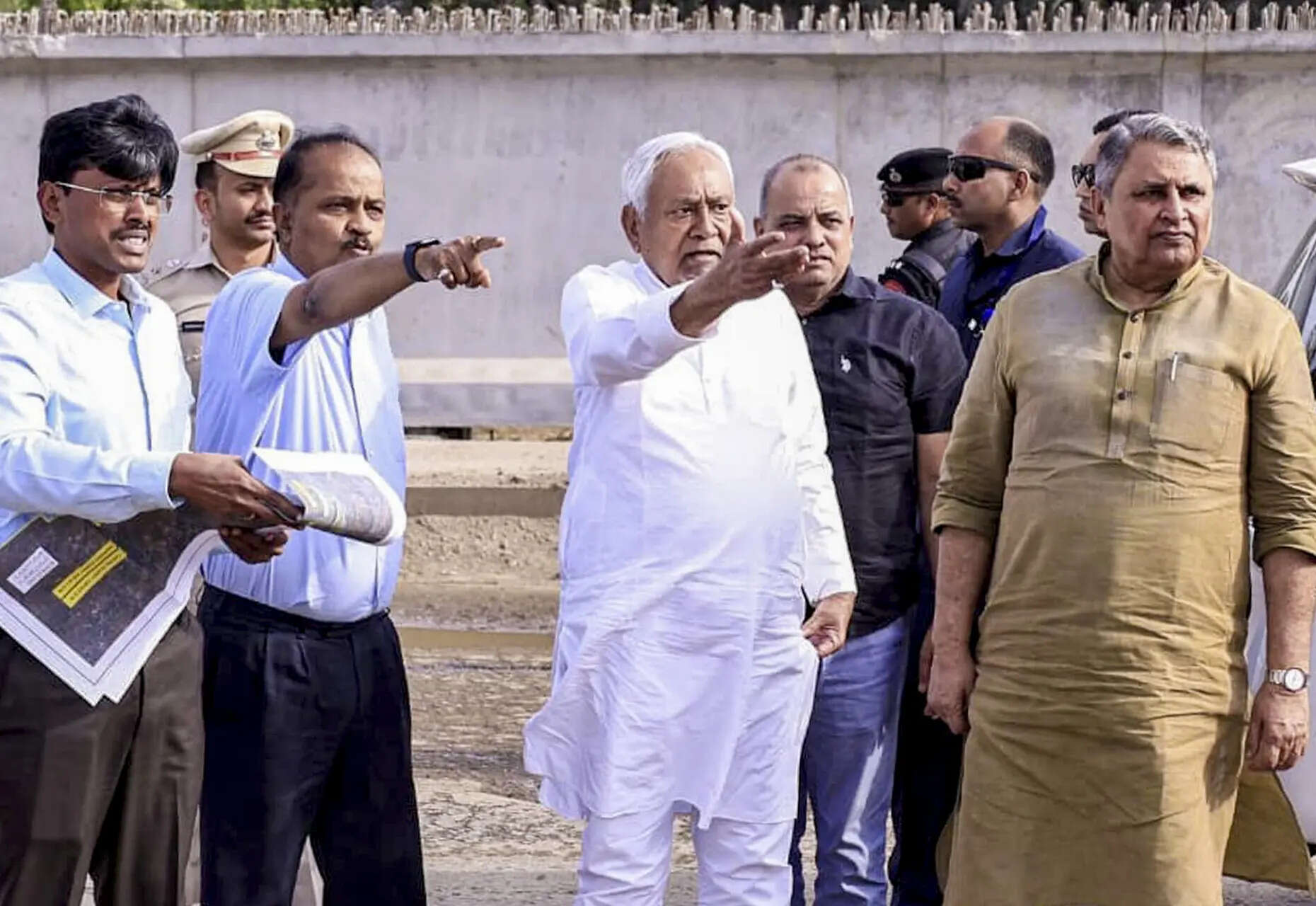 CM inspects Danapur-Bihta elevated corridor and Bihta airport projects