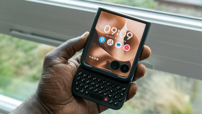 My 5 biggest takeaways after using the Motorola Razr Ultra 2025 for a year