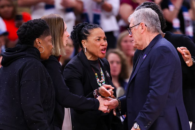 ESPN star floats wild Geno Auriemma theory after tense Dawn Staley clash