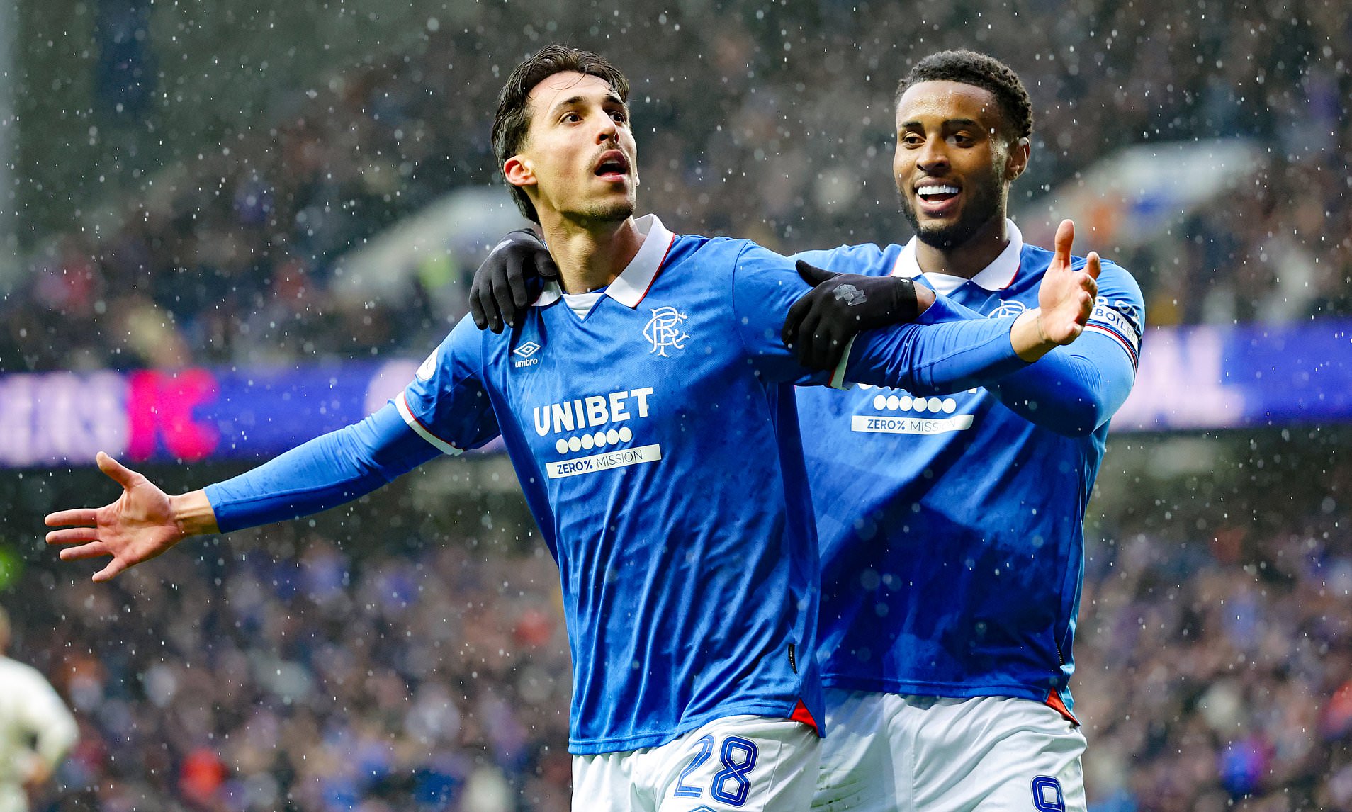 Rangers 4 Dundee Utd 2: Rohl's men edge rollercoaster clash to go top ...