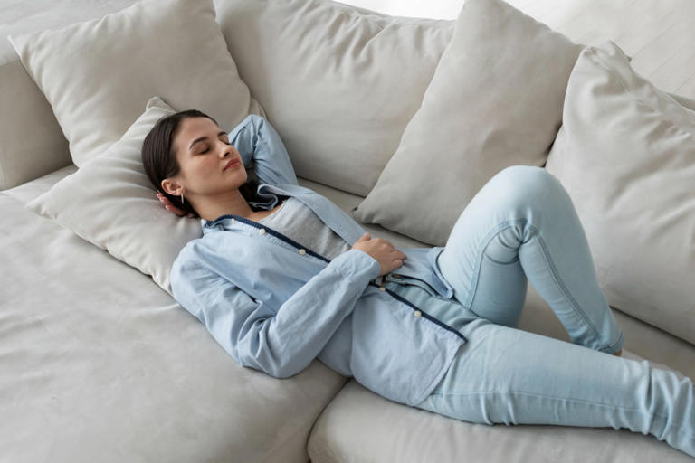 Taking afternoon naps daily? Neurologist says it may affect your sleep ...