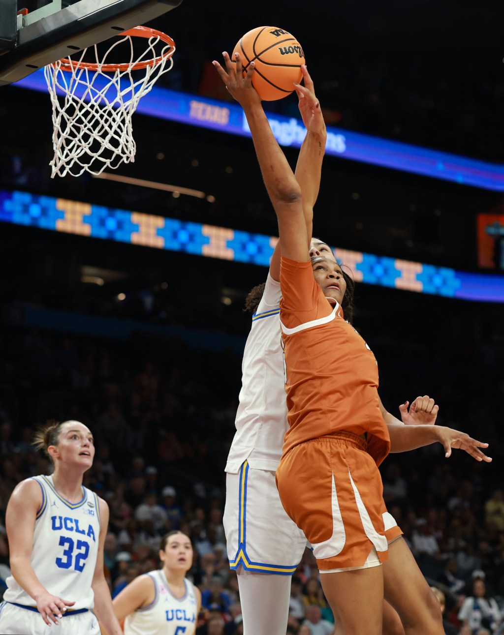 Lauren Betts’ big block preserves UCLA women’s Final Four win
