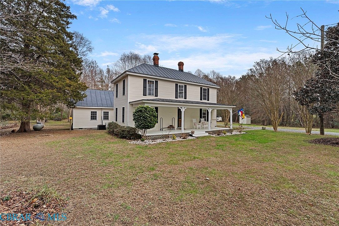 1800 Virginia farmhouse in Saluda nestled among magnolias with wood ...