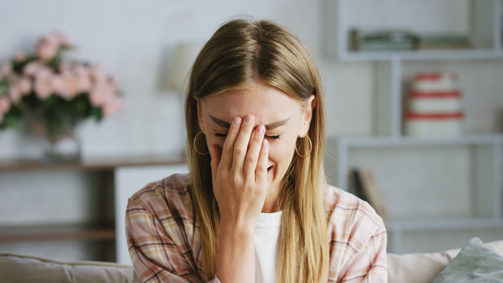 The psychology behind why we get secondhand embarrassment