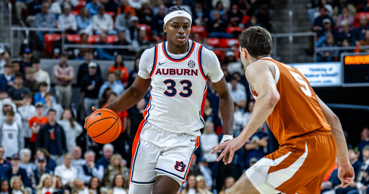 Auburn freshman forward Sebastian Williams-Adams will remain with the Tigers