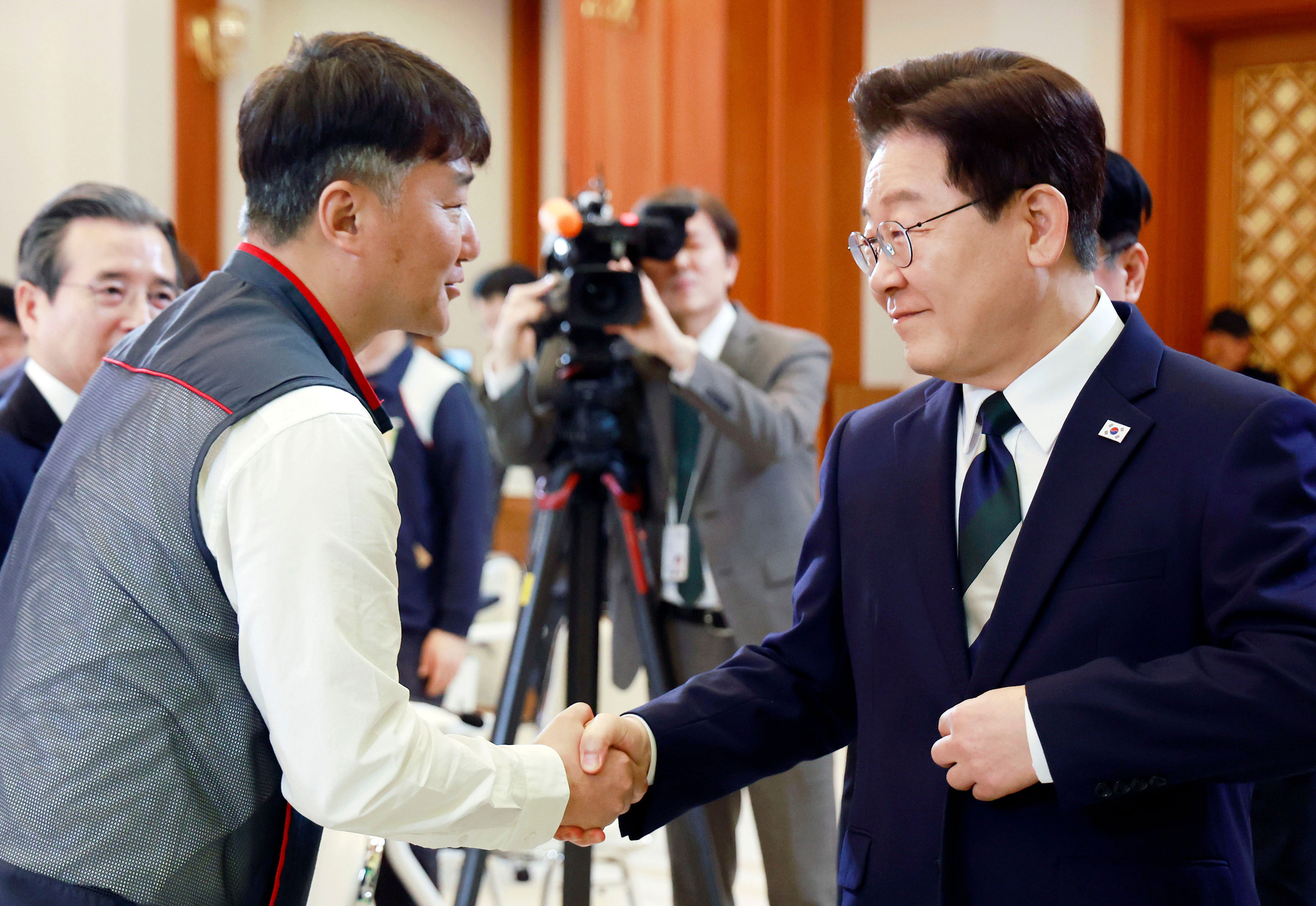 President Lee criticizes worker protection policies as harmful