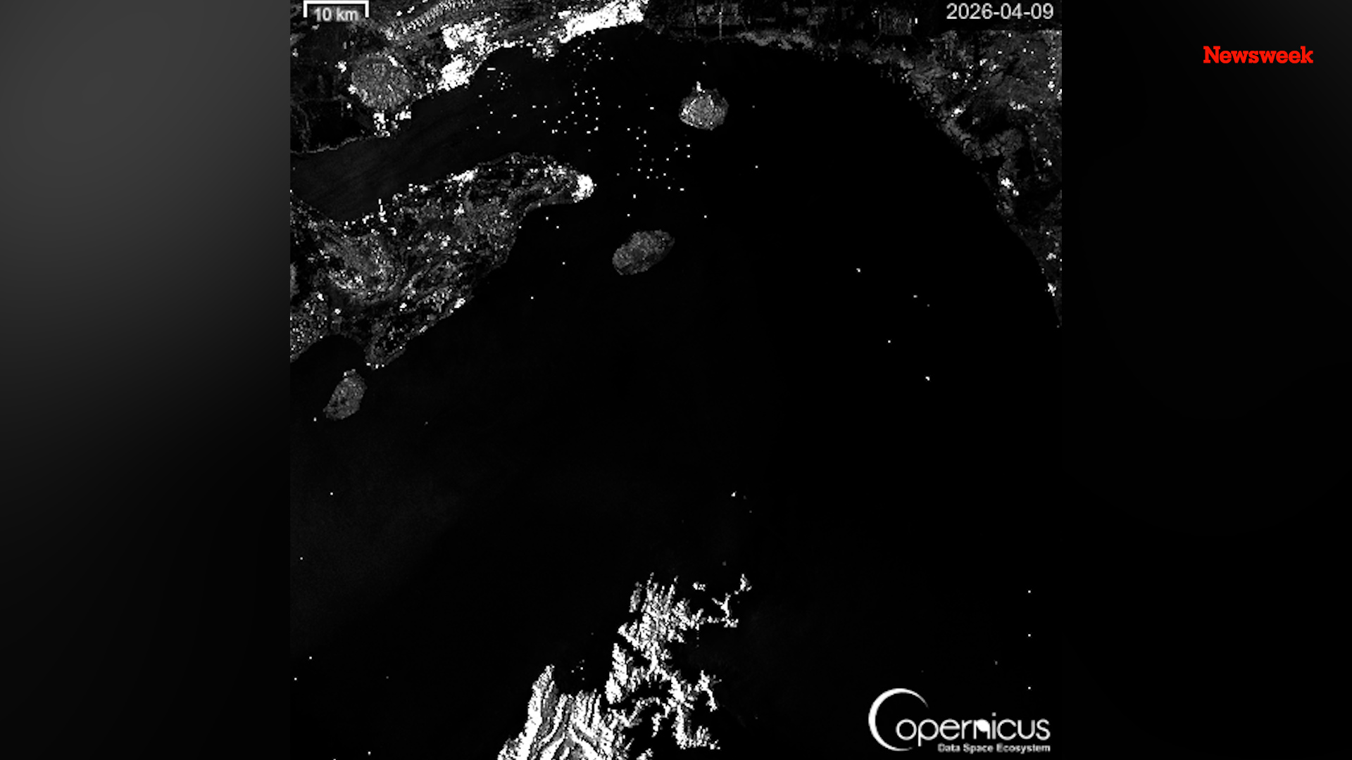 Timelapse shows Iran closing the Strait of Hormuz