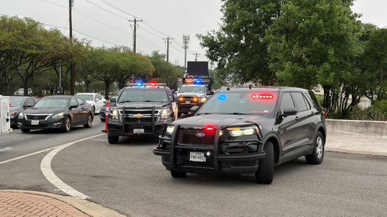 1 dead following crash off East Ben White Boulevard