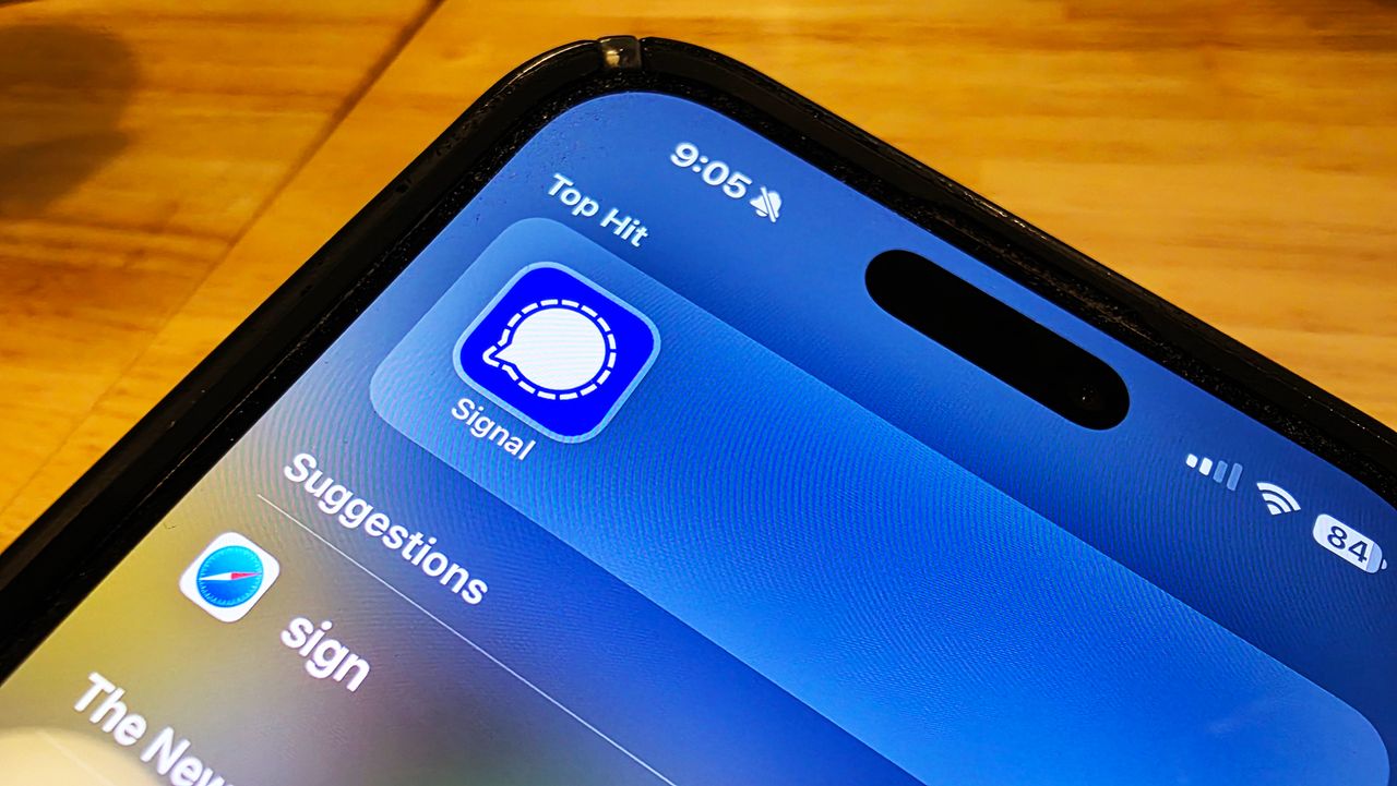 iPhone users advised to update Signal settings after FBI message recovery