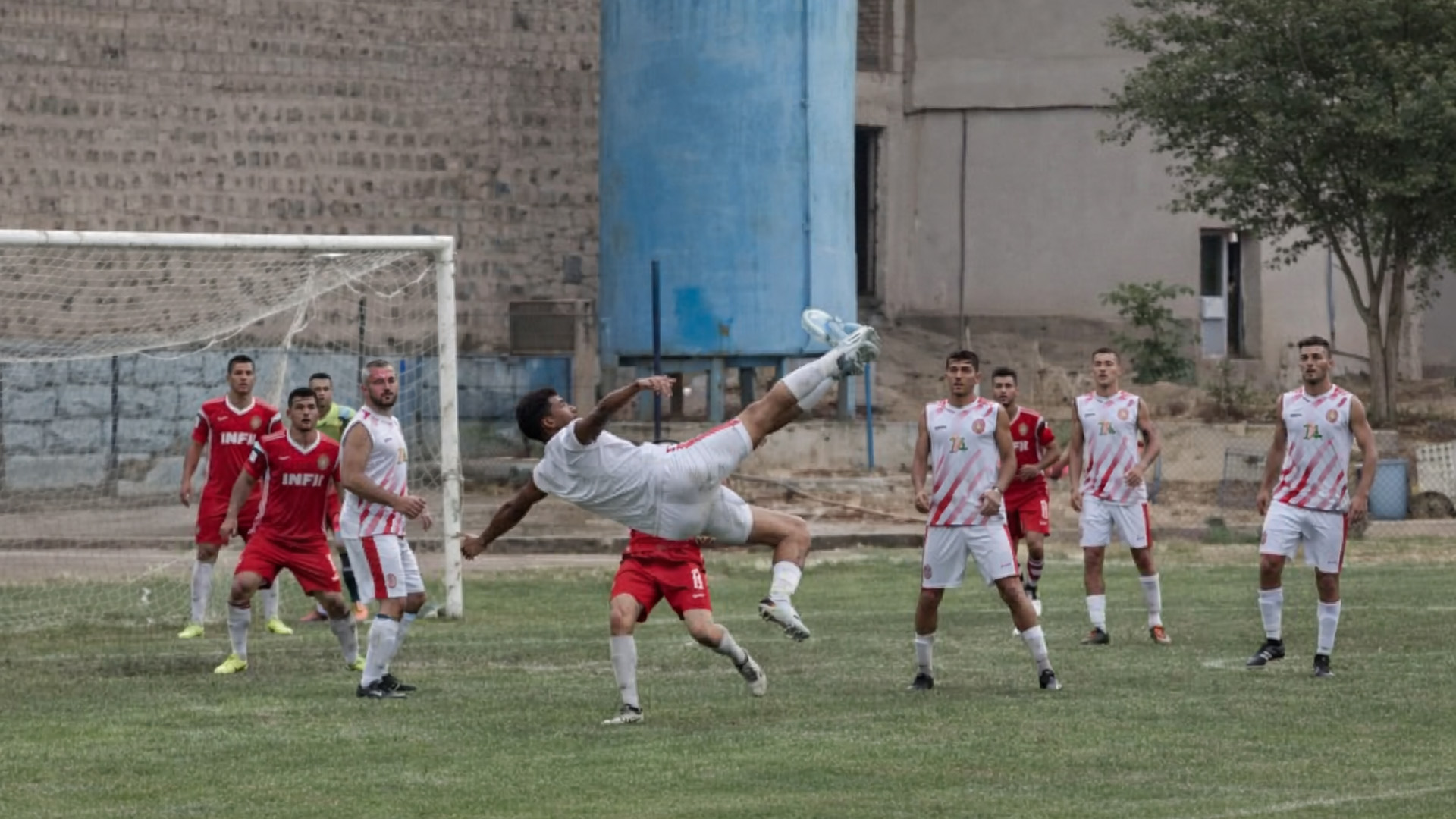 This bicycle kick stunned everyone on the field