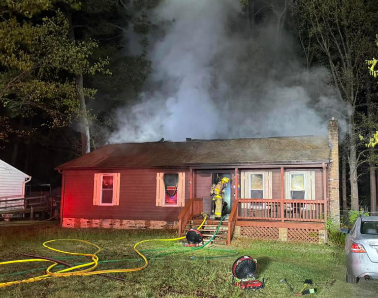 2 displaced after burning candle sparks house fire in Virginia