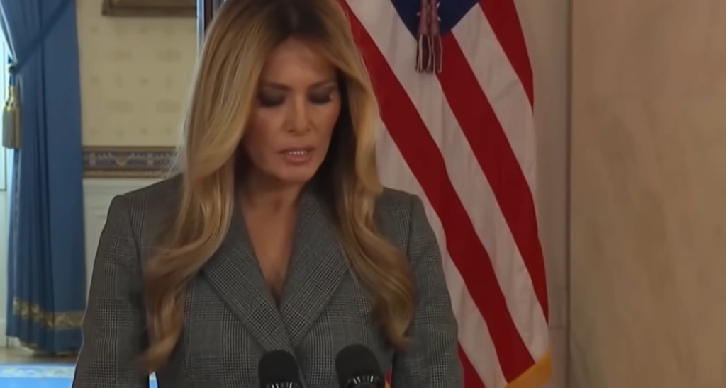 Trump verspottet Melania öffentlich bei Wahlkampfauftritten