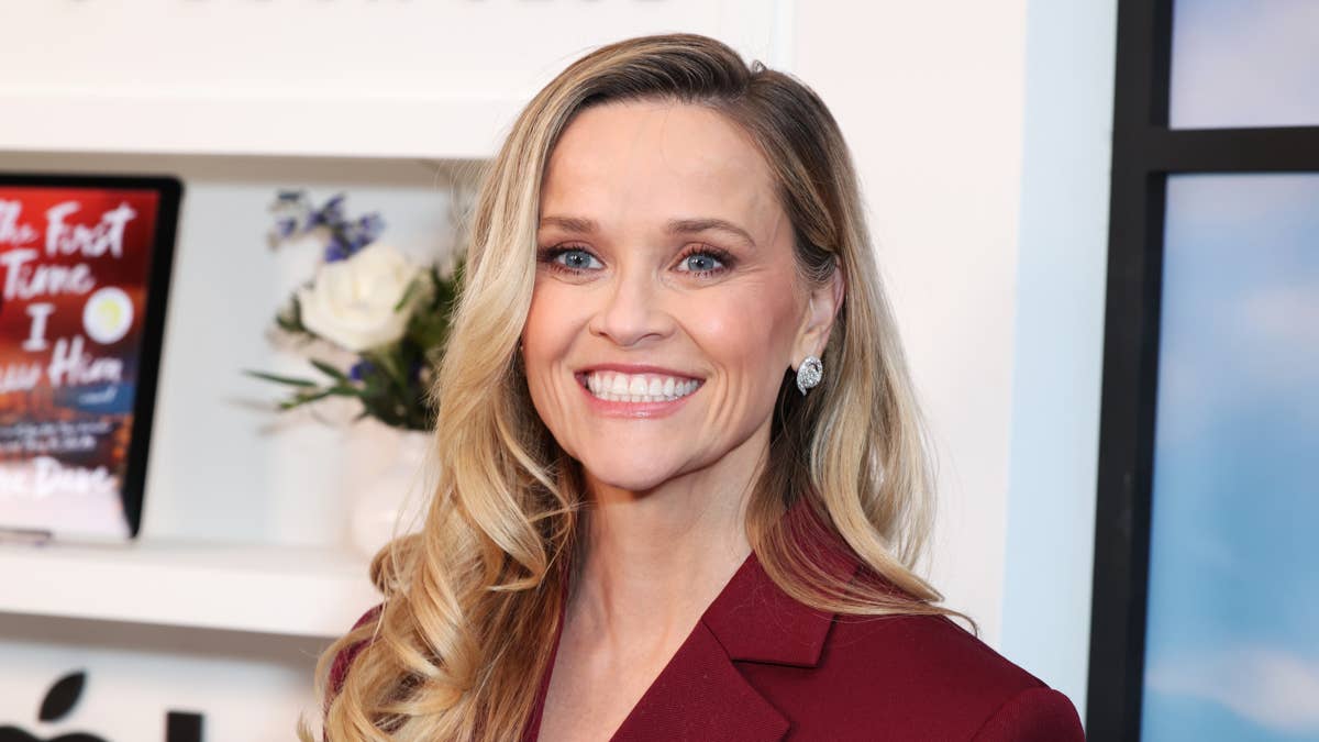 Kohl’s is selling the coziest spring throw blanket from Reese ...