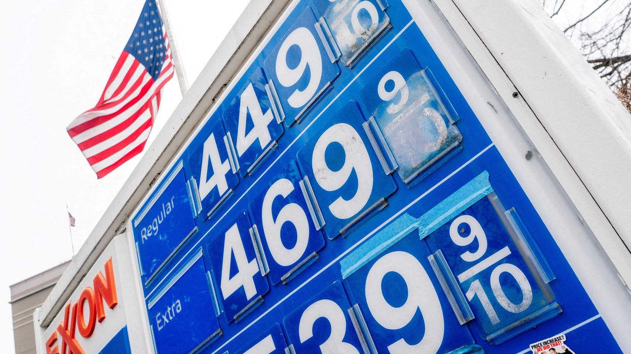 US prices jump 0.9 percent in March in largest monthly rise since 2024