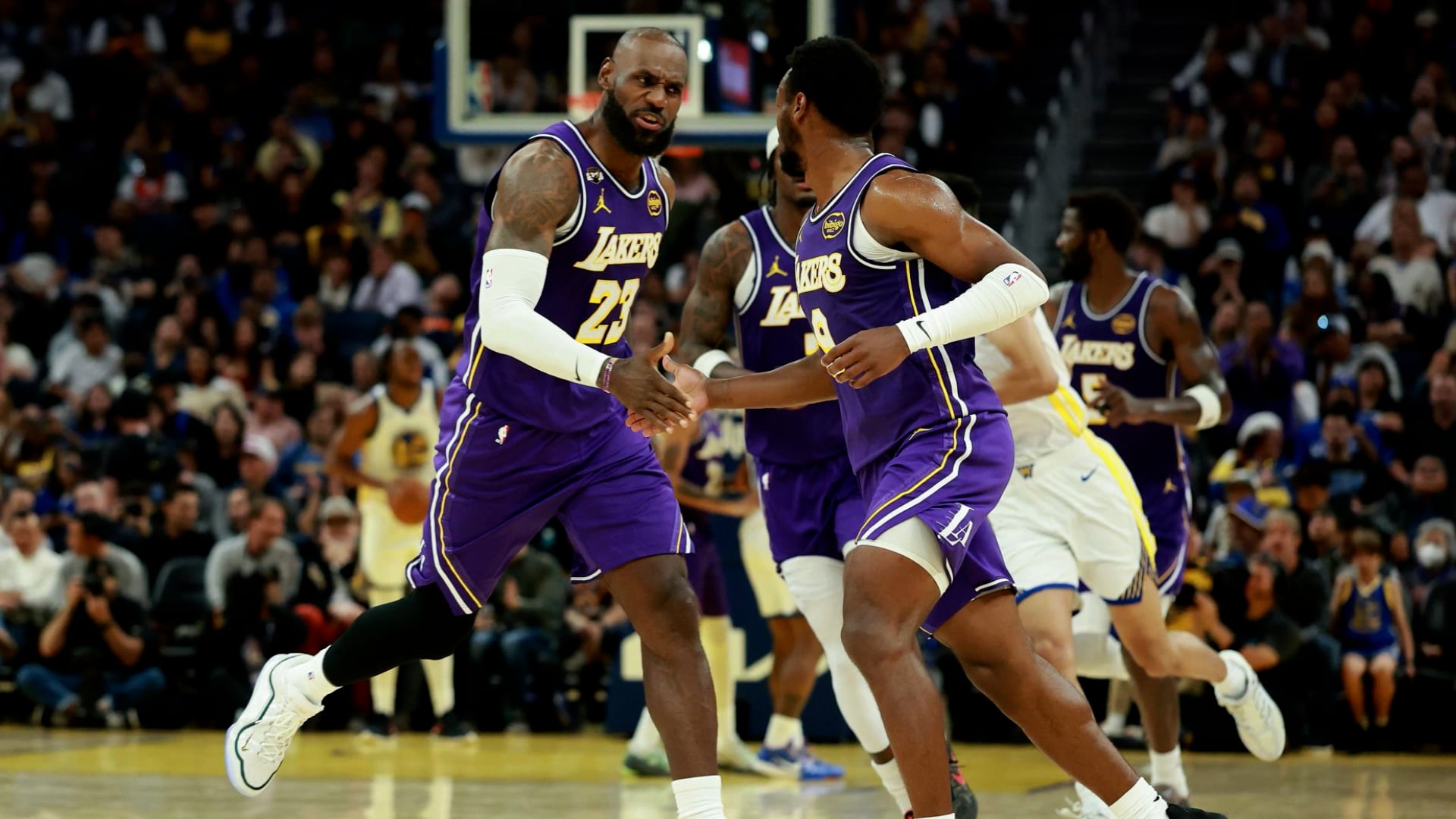 Bronny sets up LeBron for first-ever son-to-father assist