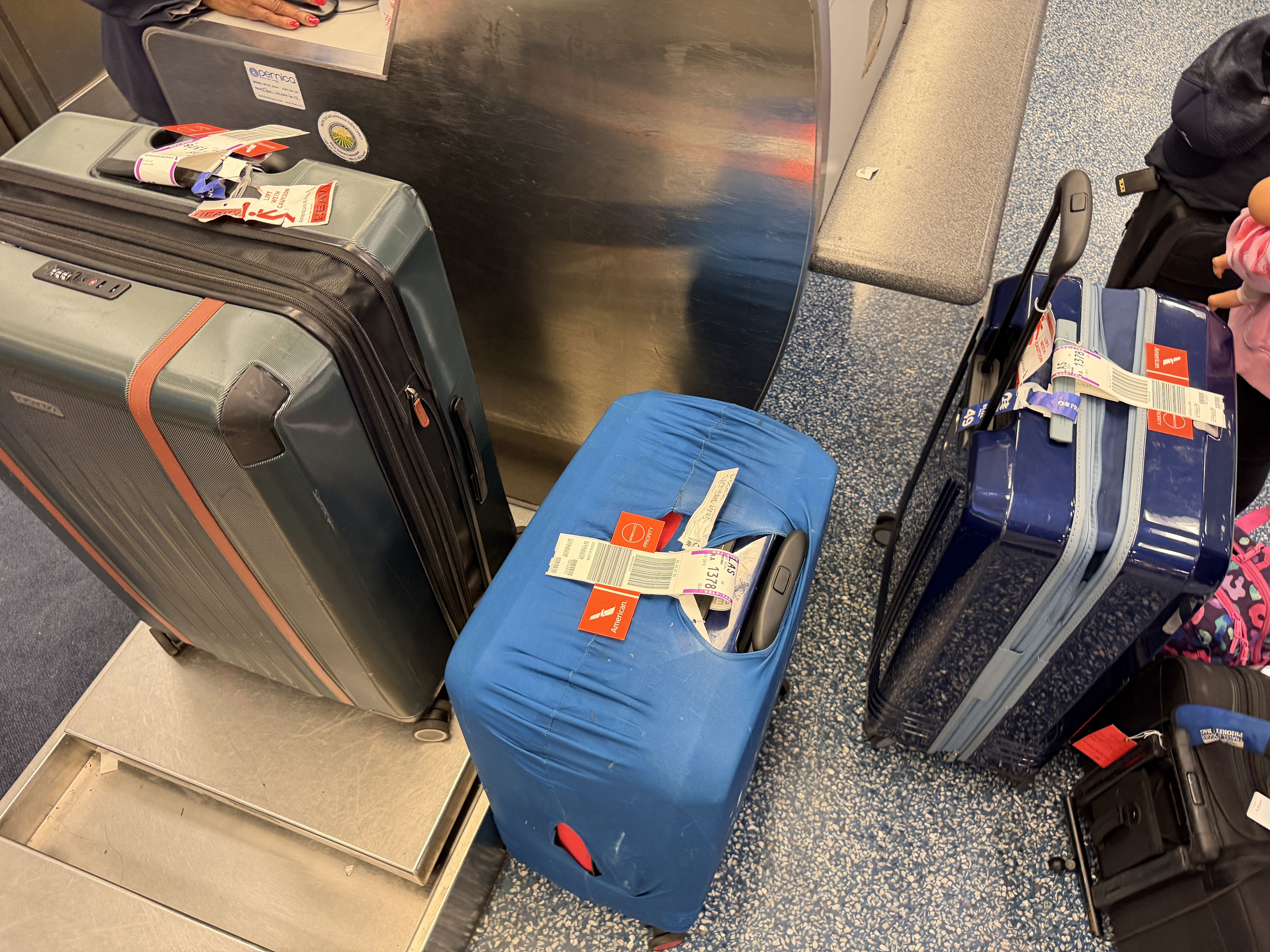 American Airlines joins rivals in raising baggage fees