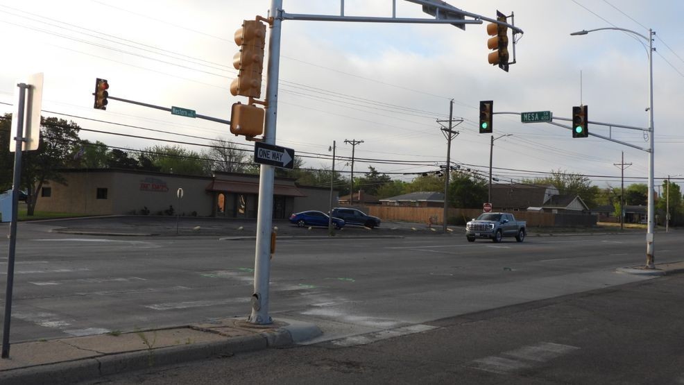 2 dead, 2 seriously injured in overnight crash