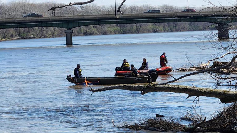 Body discovered in Des Moines River, police and fire crews responding