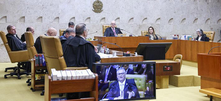 Dino afirma que 'mudanças superficiais, assentadas em slogans fáceis, ou de caráter puramente retaliatório não fortalecem o Brasil', em referência à proposta de Fachin Foto: Antonio Augusto