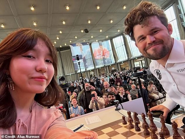 Chess player who took selfie with world No. 1 before he snitched on her ...