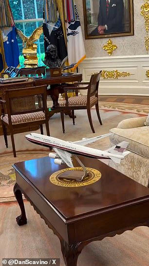 Trump adds a brand-new golden detail to the Oval Office
