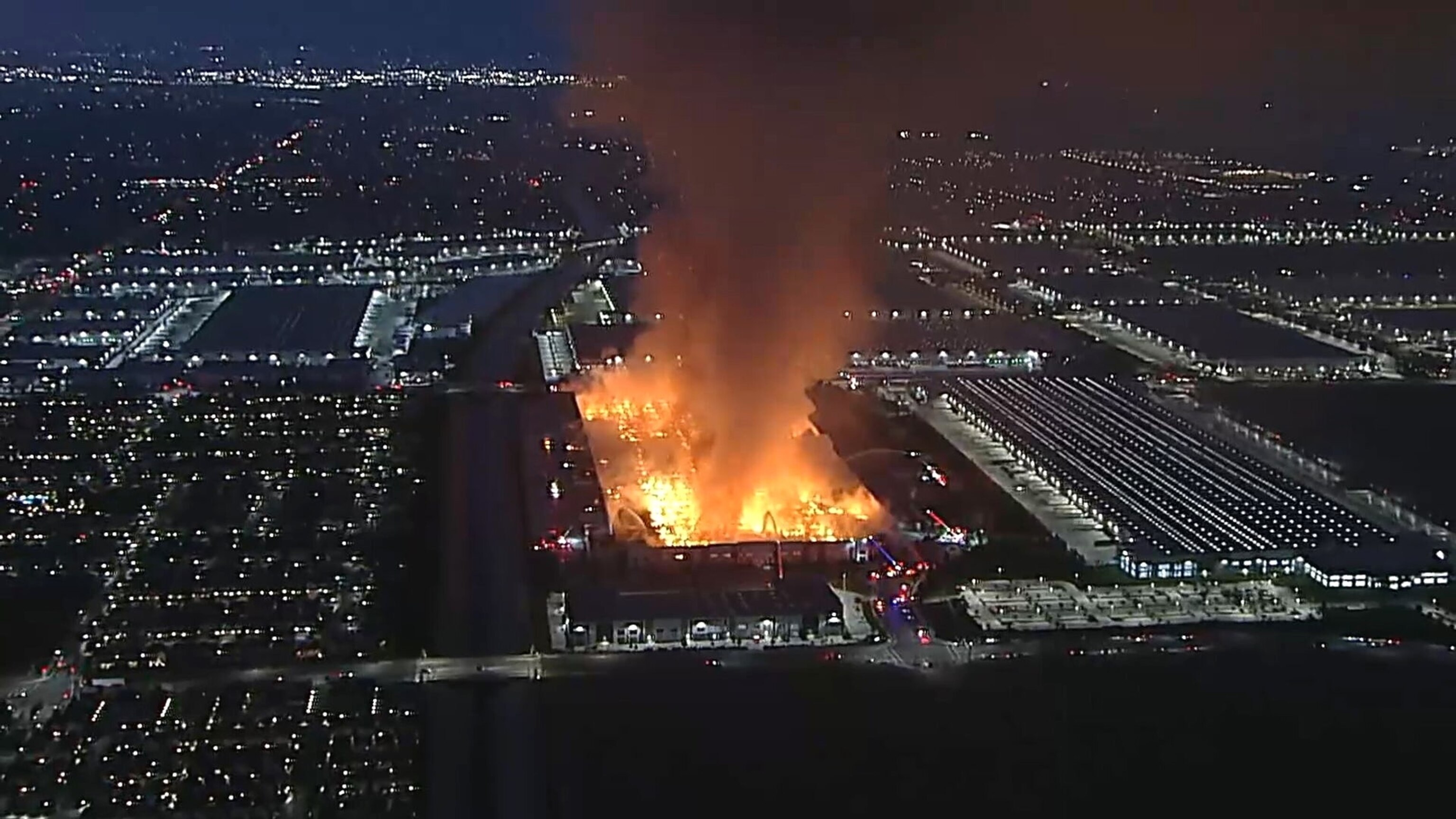 Man faces federal charges for huge warehouse fire: 'Pay us enough not ...