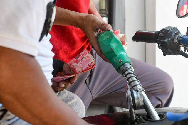 DOE asks PCC to check 'cartelization' of oil companies