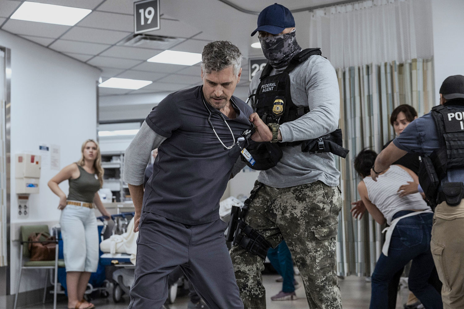 Noah Wyle was 'concerned' when HBO wanted changes for ICE episode of ...