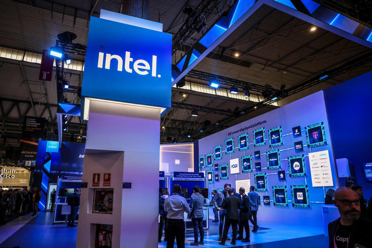 Intel stock gains 51% in 8 days. Why the company has a ‘renewed lease on life.’<br><br>