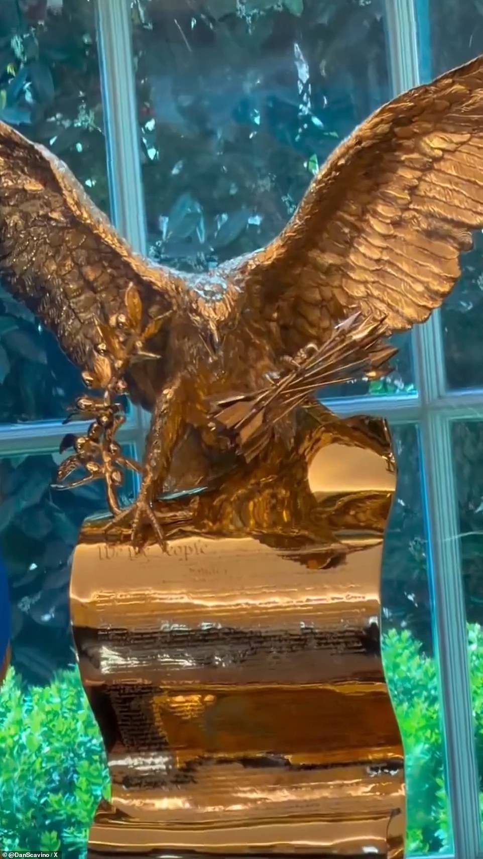 Trump adds a new golden detail to the Oval Office