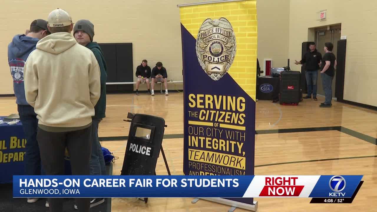 Iowa high school hosts interactive career fair for students