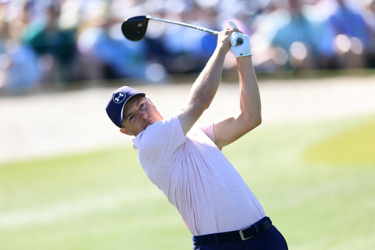 Jordan Spieth draws attention at Masters after wild shot hits patron