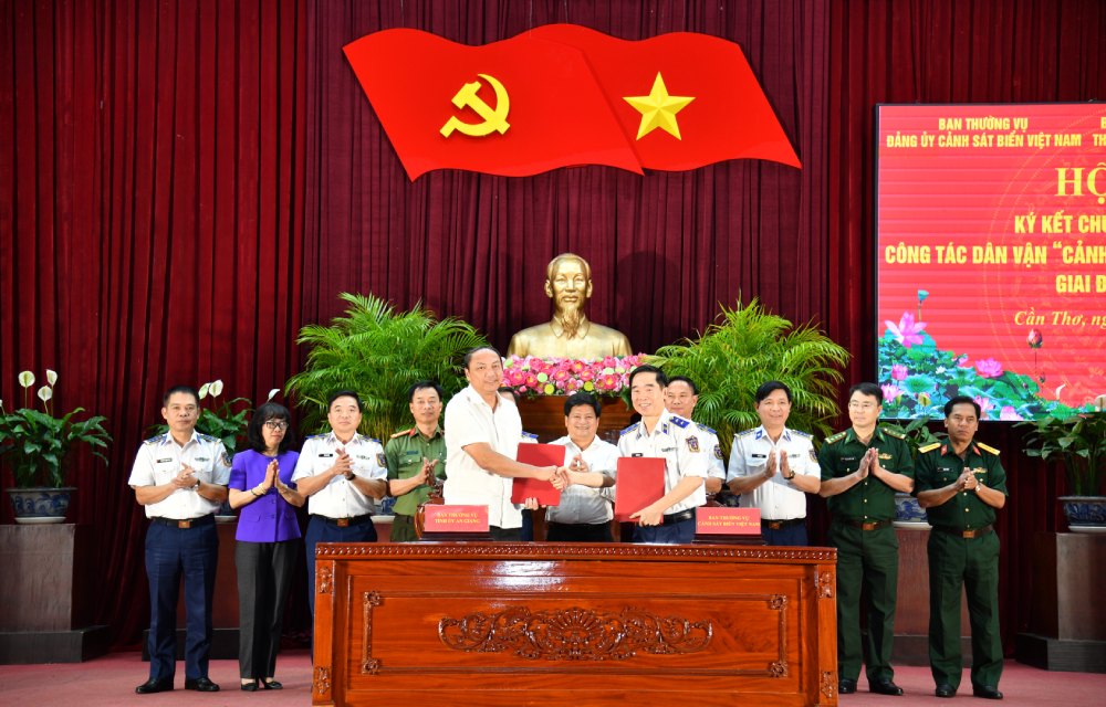 Nâng cao phối hợp thực hiện Chương trình “Cảnh sát biển đồng hành với ngư dân”