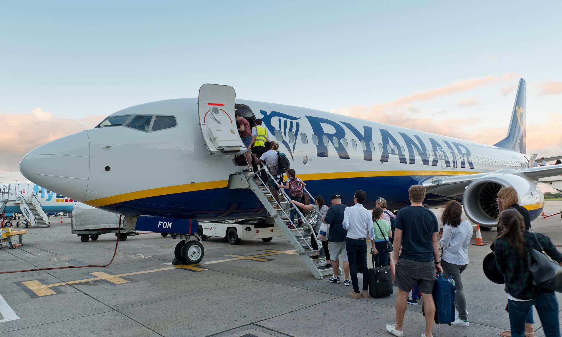 Airports warn jet fuel shortage will 