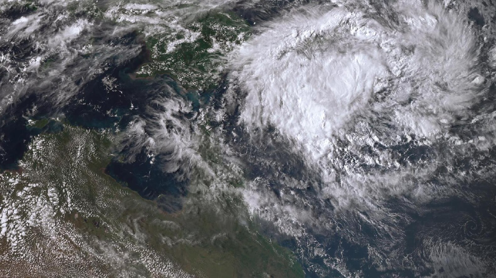 Cyclone Maila weakening and slowing as it heads towards Australia