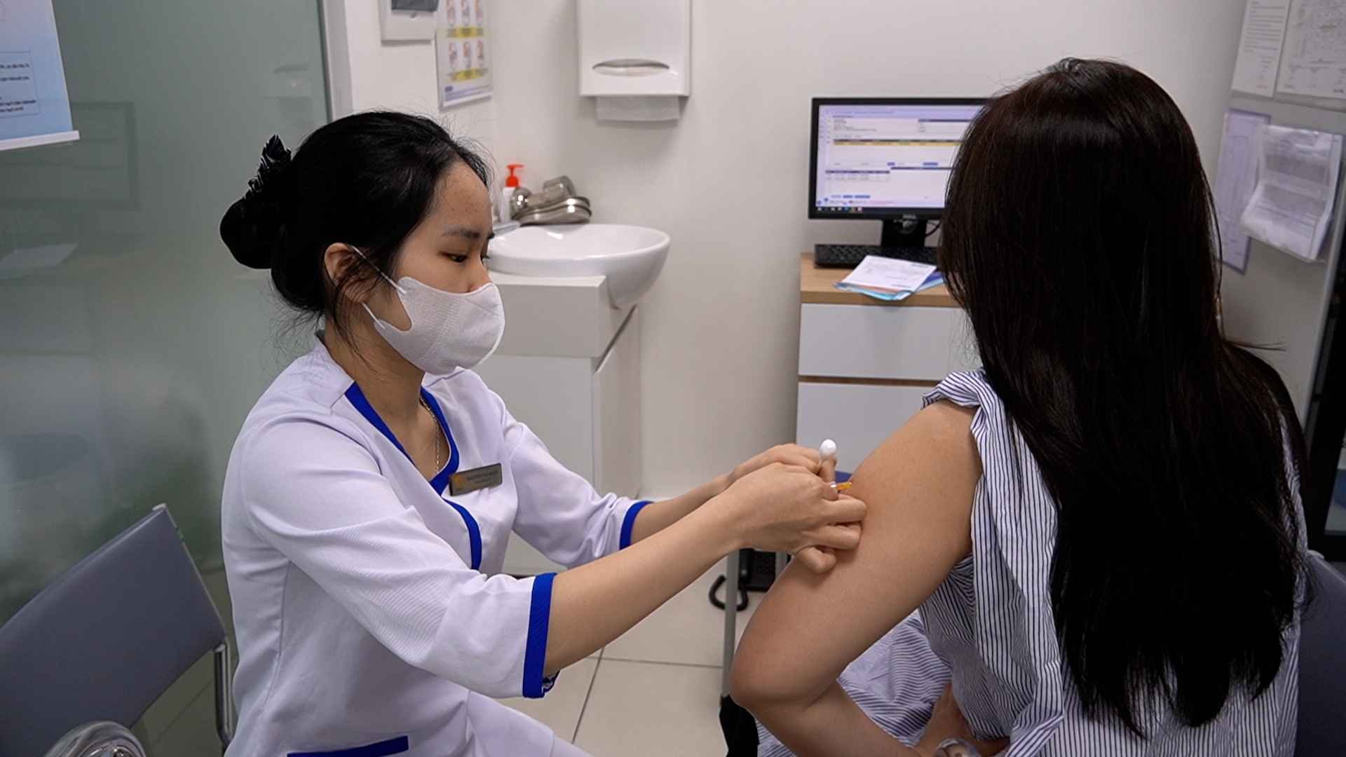 Sởi gia tăng, nhiều người chủ động tiêm vaccine trước khi mang thai