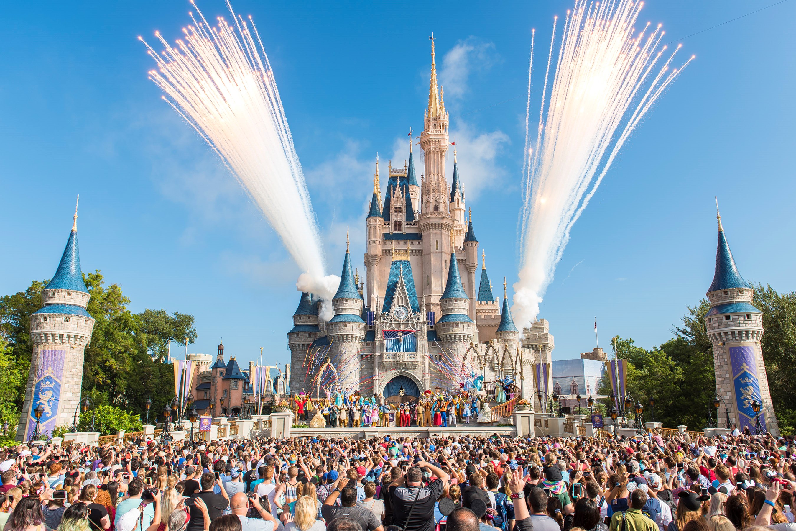 Family filmed violating major Disney rule—why internet takes their side<br><br>