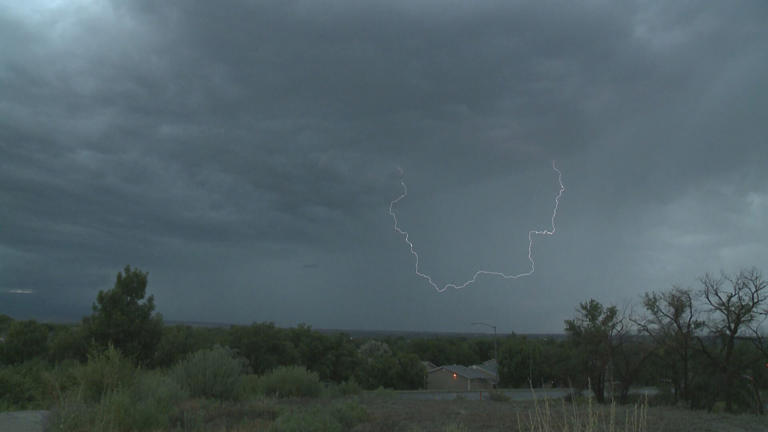 How a super El Niño could affect our local weather