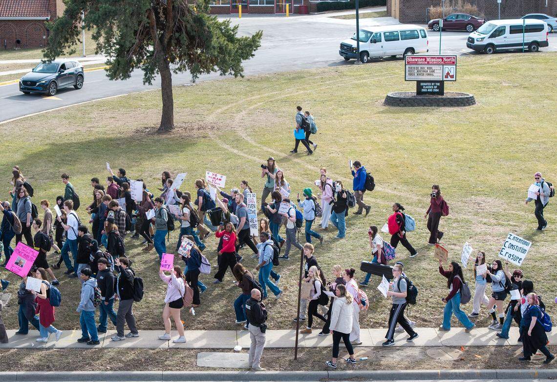 KS lawmakers override veto to crack down on student protests during ...