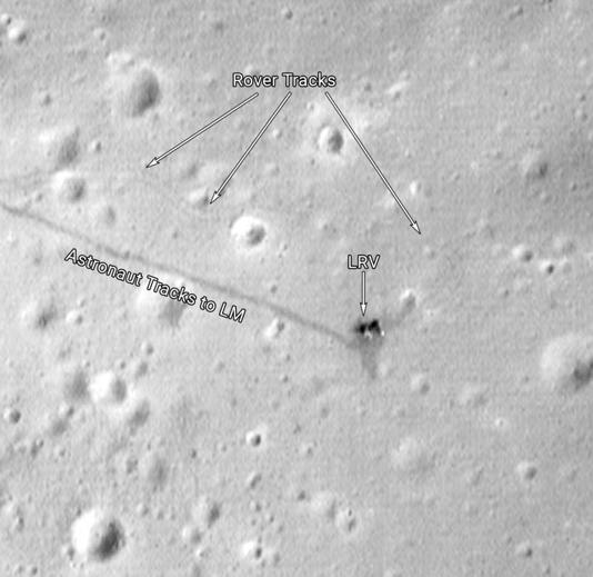 Vista do veículo lunar Apollo 15 (LRV) em seu ponto de estacionamento final capturada pela Lunar Reconnaissance Orbiter Foto: Reprodução/Site da Lunar Reconnaissance Orbiter/https://lroc.im-ldi.com/images/1198