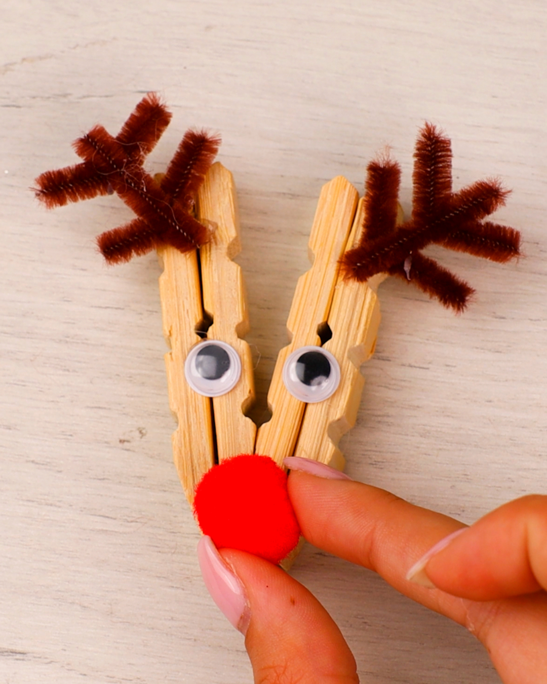 Ornement de renne DIY à partir d'objets du quotidien