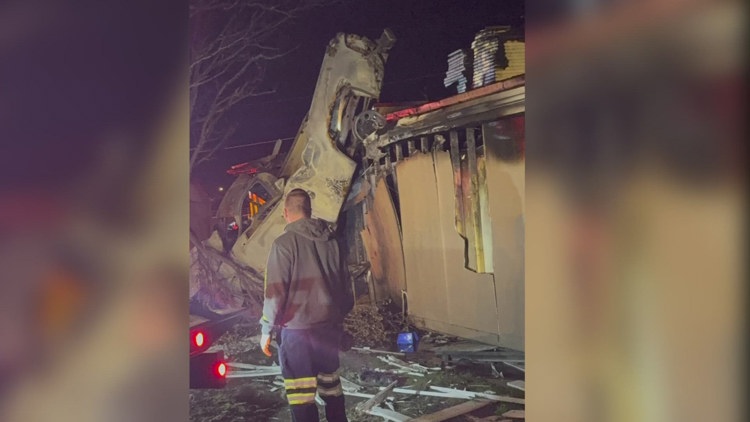 Fiery crash in Ashtabula: Driver dies after truck hits fence and house ...