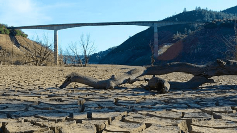 Nobel winner pulls 1,000 liters of water from desert air, as new tech ...
