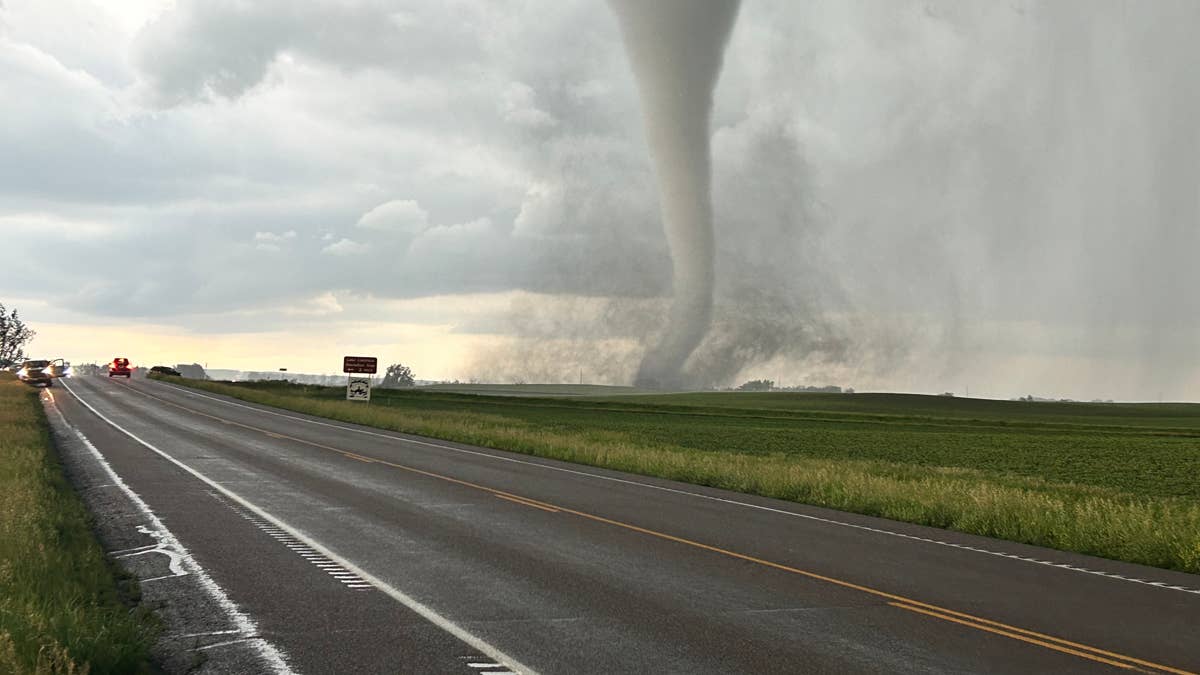 Spring storm warning: Tornadoes, baseball-size hail & 70 mph winds threaten I-35 & I-44 across Texas & Oklahoma this weekend<br><br>